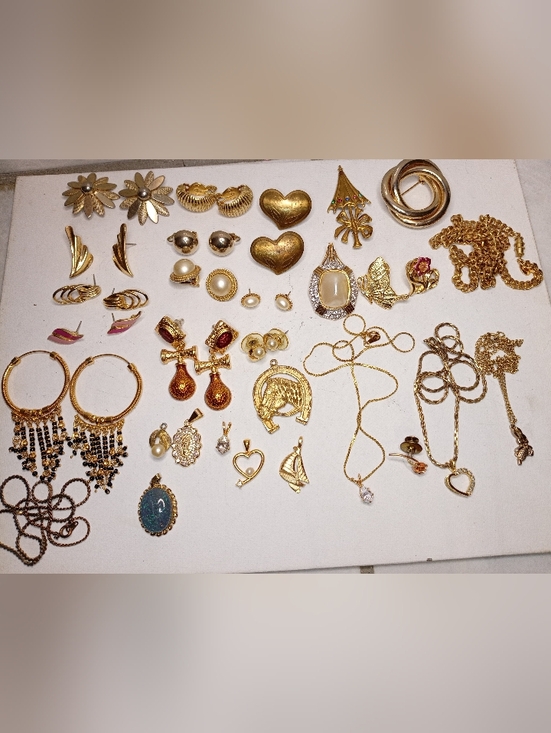 Estate Sale Jewelry - Vintage To Now Gold Tone Bundle